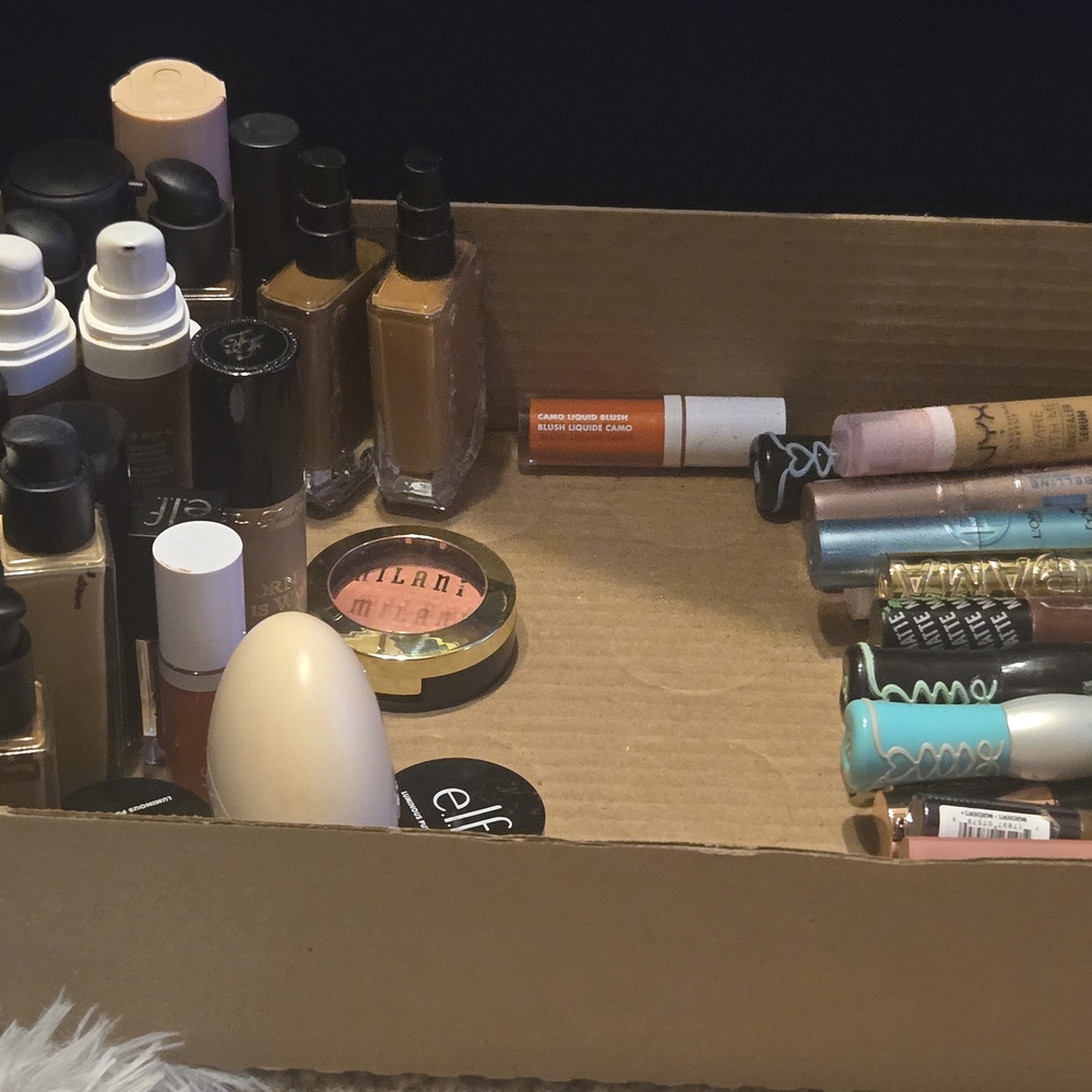 Estee Lauder Cream and Brown Foundation Collection